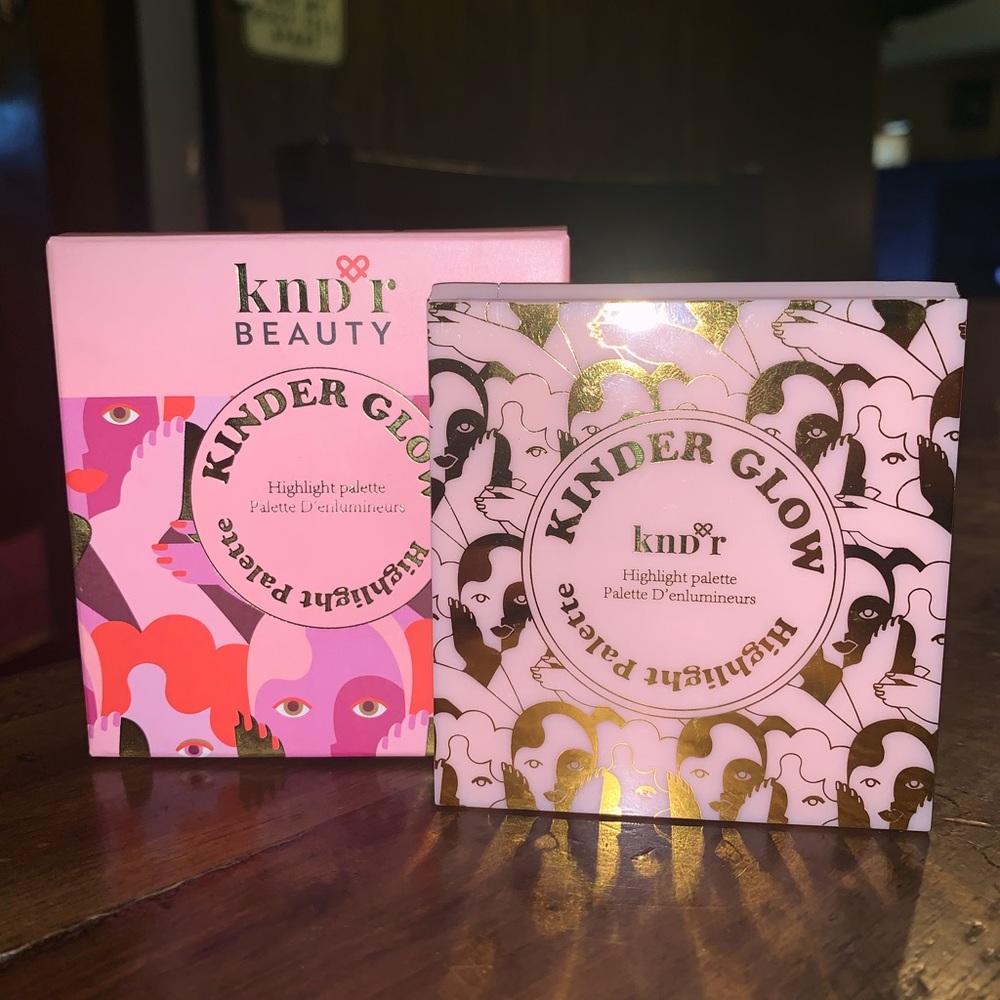 KNDR beauty highlighter palette